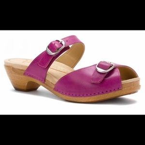 Dansko Lottie Dress Sandal; Color: Orchid